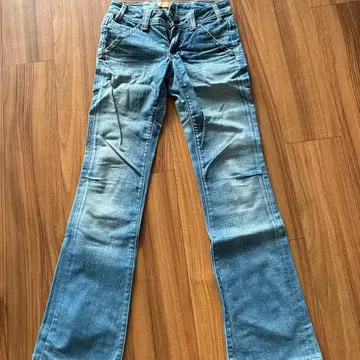 YANUK 부츠컷 데님 24