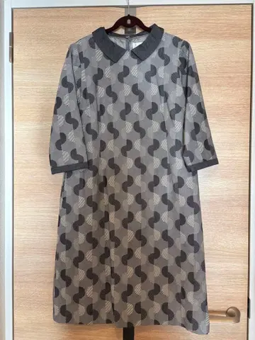 샐리 스콧 카라 부착 원피스 11호 정가 45000엔 미나 페르호넨