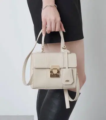 chico 2way 클래식 미니 스퀘어 백 아이보리 겨울 크리스마스