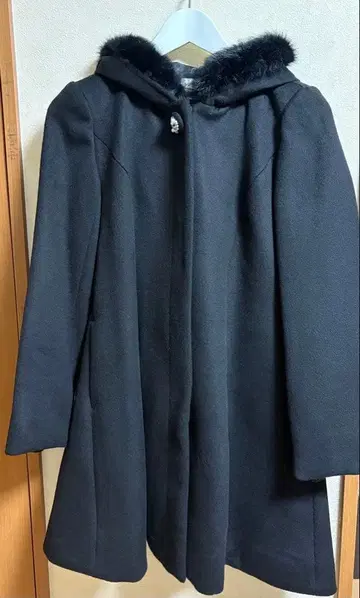 LODISPOTTO 후드 부착 블랙 롱 코트