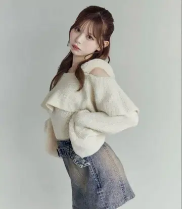 EAT ME 인조 모피 스트랩 오프숄더 리브 니트