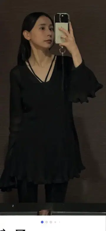 블랙 V넥 플레어 슬리브 미니 원피스