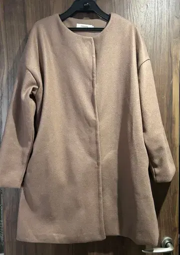 노칼라 베이지 코트 100% 폴리에스테르