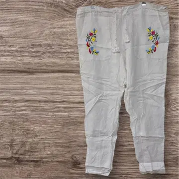 한 점뿐인 새상품급 린넨 화이트 팬츠 자수 포켓 캐주얼