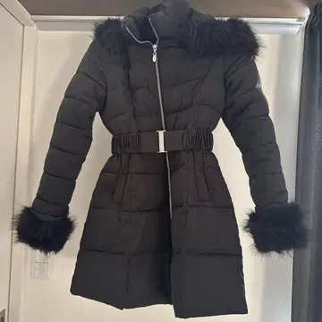 퍼 포함 블랙 다운 자켓