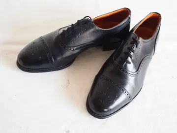 60s Trickers 블랙 메달리온 팁 발모라