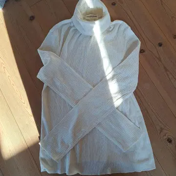 THE SHINZONE 화이트 터틀넥 긴팔