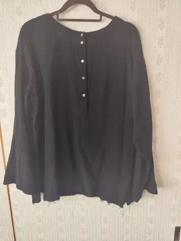 블랙 긴팔 셔츠 버튼 포함