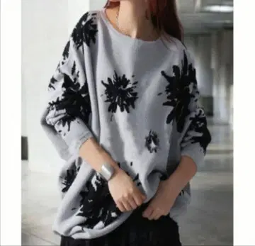 안티카 돌먼 니트 꽃무늬 그레이