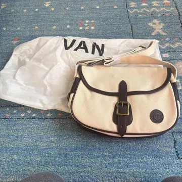 반 자크 숄더 백