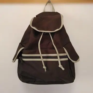 다크 브라운 플랩 백팩 브라운 계열