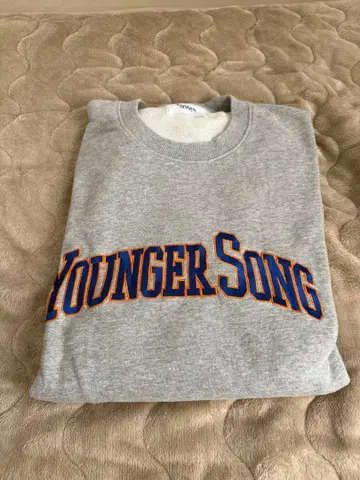 얀거송 그레이 맨투맨