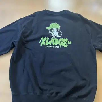 XLARGE 그래픽 트레이닝복 블랙