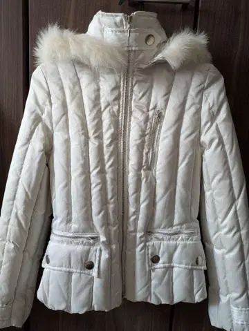 화이트 다운 자켓 퍼 포함