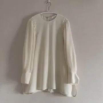 에부르 드라이 비에라 개더 슬리브 블라우스