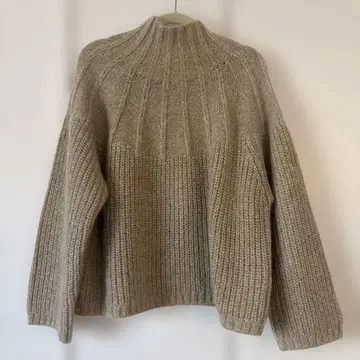 이에나 니트 스웨터 긴팔