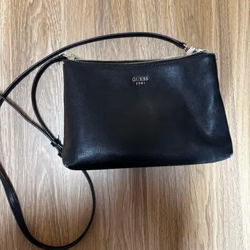 GUESS 블랙 숄더백