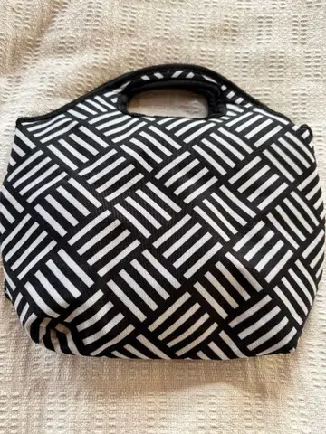 도시락 넣어줘 화이트 블랙 스트라이프 런치백 보냉