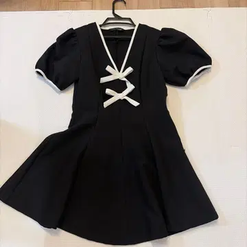 zara 블랙 V넥 리본 포함 미니 원피스 S