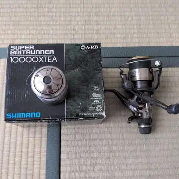 시마노 베이트러너 10000XTEA 박스 포함, 릴 교체용 스풀 있음