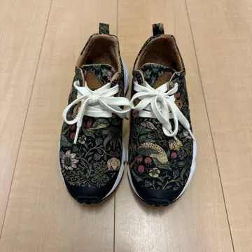 [ 새상품급 ] 플라워 마운틴 꽃무늬 스니커즈 23.5cm