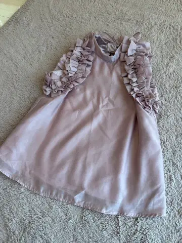 리랜드트루 새상품급 프릴 슬리브리스 상의 옅은 핑크