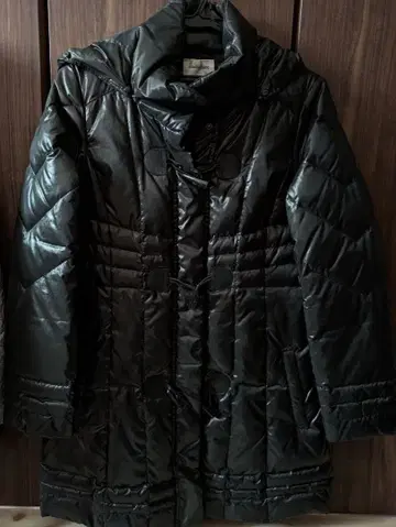 블랙 후드 부착 다운 자켓
