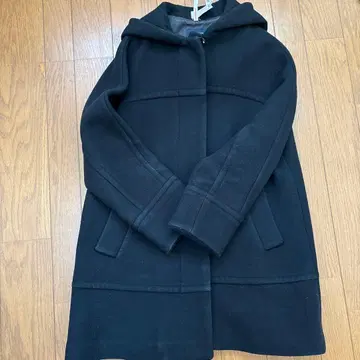 후드 부착 블랙 울 코트