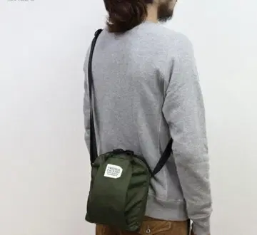 프레드릭 패커스 숄더백 카키