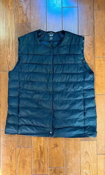 새상품급 유니클로 퍼프테크 컴팩트 다운 베스트 사이즈 L