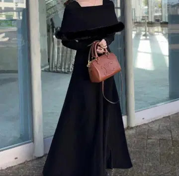 [ 미사용 새상품 ] 퍼 케이프풍 오프숄더 니트 원피스 an1538