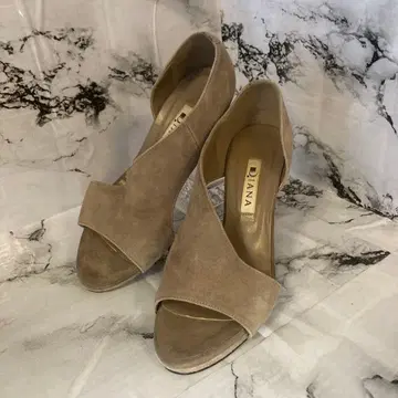 다이애나 스웨이드 오픈토 펌프스 22.5cm