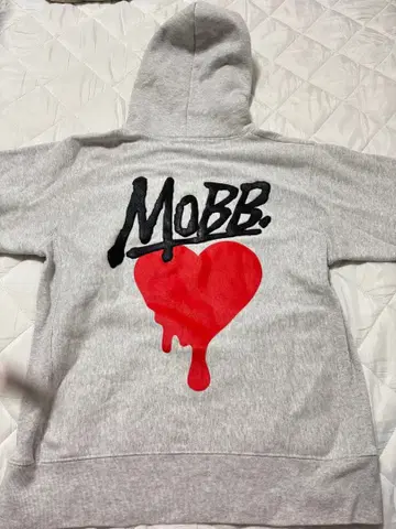 MOBB. 하트 디자인 그레이 후드티