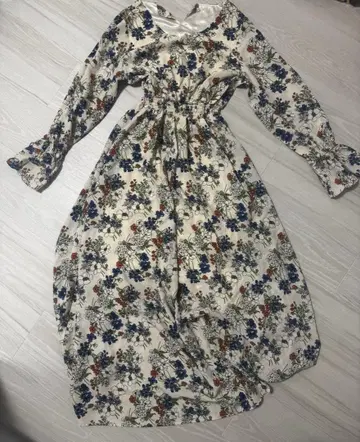 꽃무늬 긴팔 티셔츠 원피스