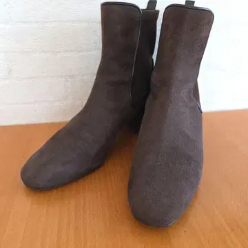 새상품급 Odette e Odile 스웨이드 부츠 브라운 22cm