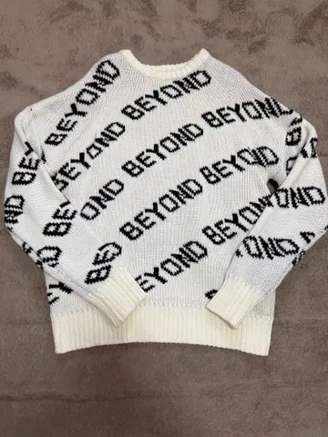 GYDA BEYOND 로고 니트 스웨터