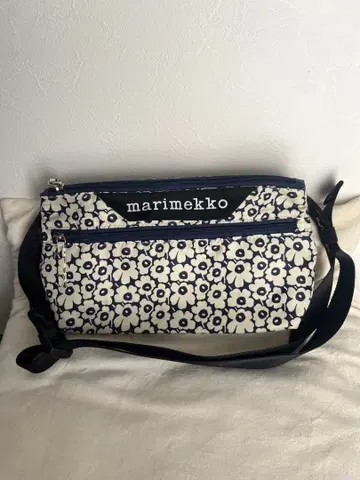 marimekko Neat Crossbody Unikko 숄더백