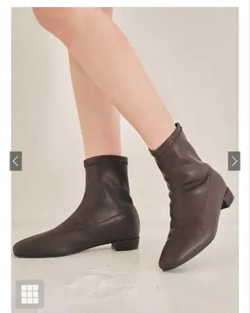 [ 새상품 미사용 ] 센터 심 스퀘어토 로우힐 가죽 숏부츠