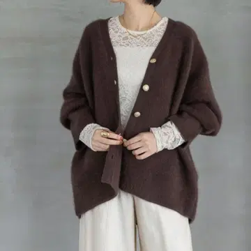 A part by 아파트바이 CN라쿤 네이비 V넥 가디건