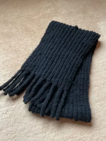 블랙 머플러 손뜨개질