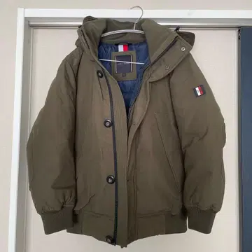 TOMMY HILFIGER 후드 부착 다운 자켓 M 사이즈 가격 인하 중