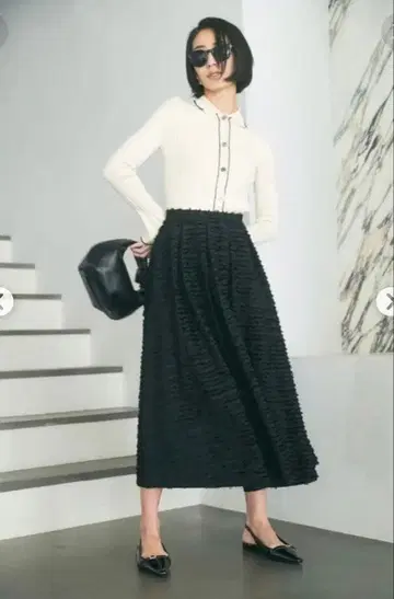 Mila Owen 턱 볼륨 샤기 플레어 롱 스커트