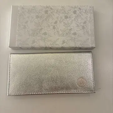 황거 매점 실버 가죽 장지갑 새상품