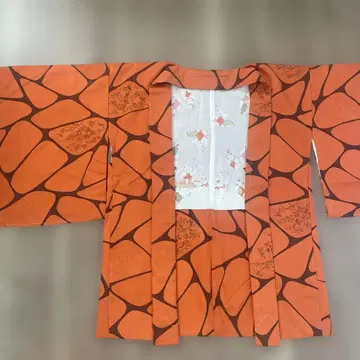 앤티크 꽃무늬와 당자매듭이 달린 새상품급 겉옷