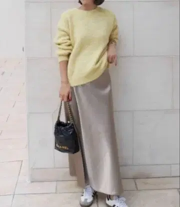 Bebeod 새상품 실키 터치 새틴 플레어 스커트 모카