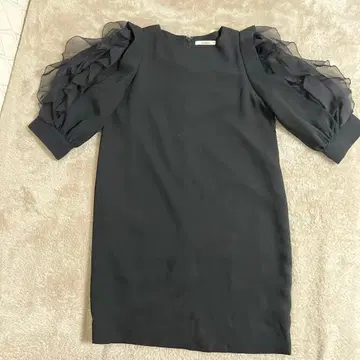 Snidel 퍼프 슬리브 블랙 무릎 기장 원피스