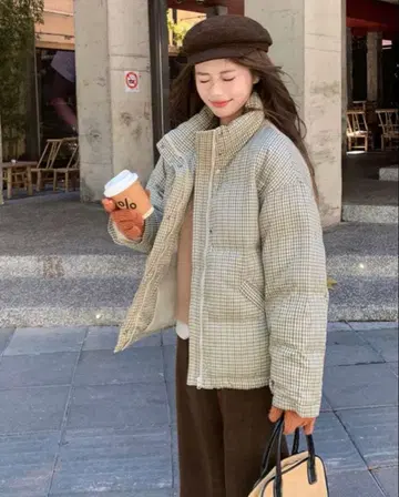 체크 무늬 다운 자켓