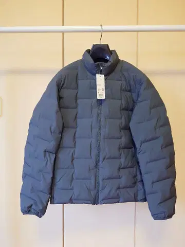 유니클로 퍼프 테크 자켓 M 사이즈 다크 그린