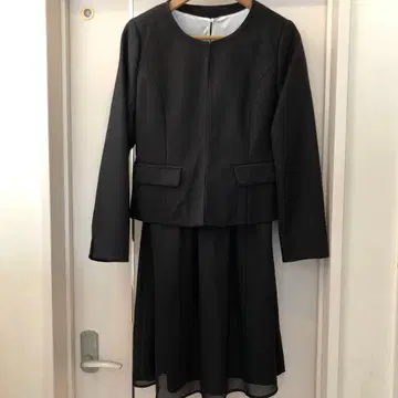 펄 장식 블랙 스커트 수트