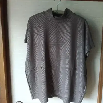 기하학 패턴 하이넥 반팔 튜닉 그레이